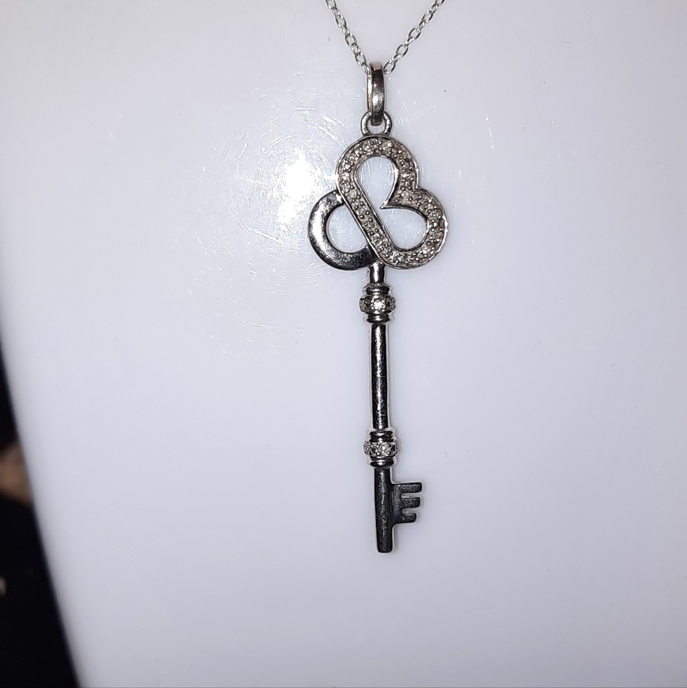 Authentic Genuine Full Cut Diamond 💎 Key Pendant Solid Sterling Silver